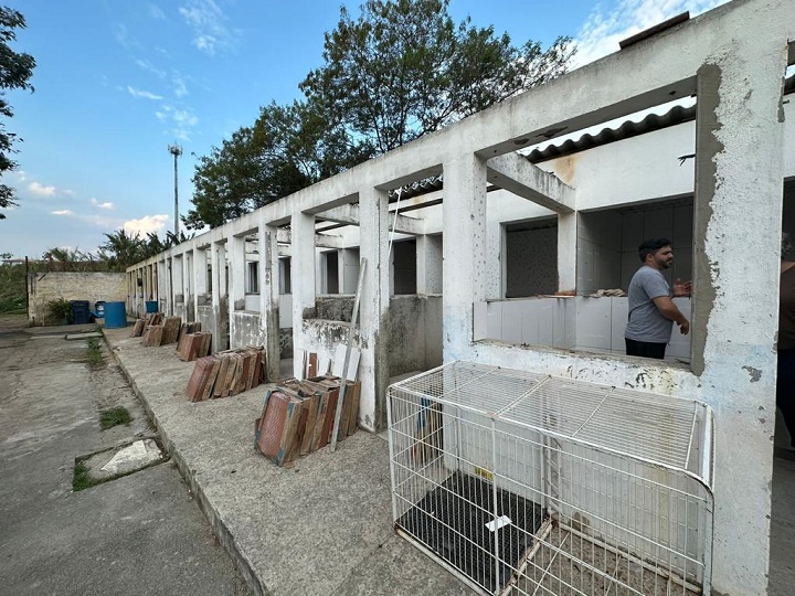 Pedro Ishi visitou o local onde estão sendo promovidas melhorias em 16 baias e intervenções na entrada da unidade, no setor administrativo e nos vestiários dos funcionários