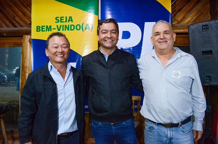 Juntos: mesmo pretendido por outras siglas, presidente do Comtur aceita convite de Vanderlorn Gomes e assina filliação