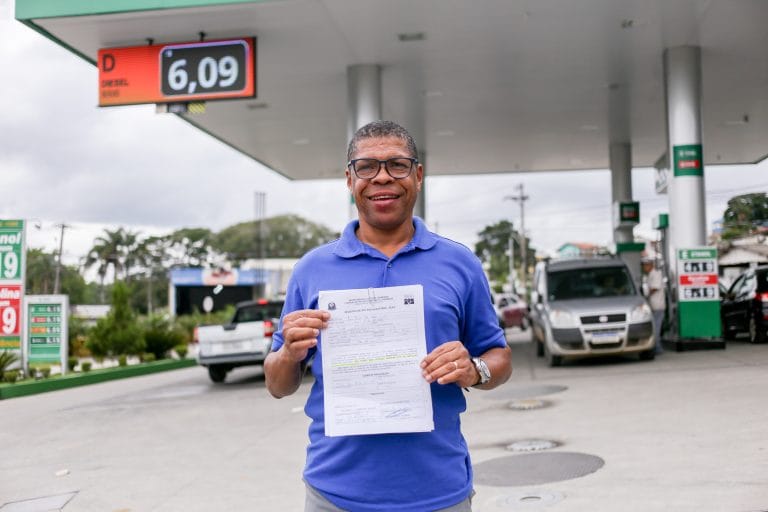 O gerente do posto, Izaias de Oliveira, agradece pelo reconhecimento popular